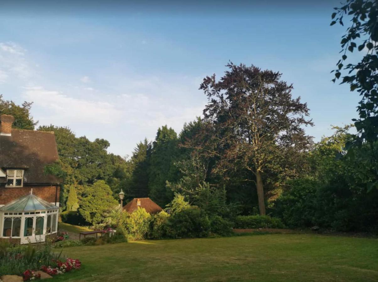 شقة Peaceful Retreat Hideaway Surrey إيشر المظهر الخارجي الصورة
