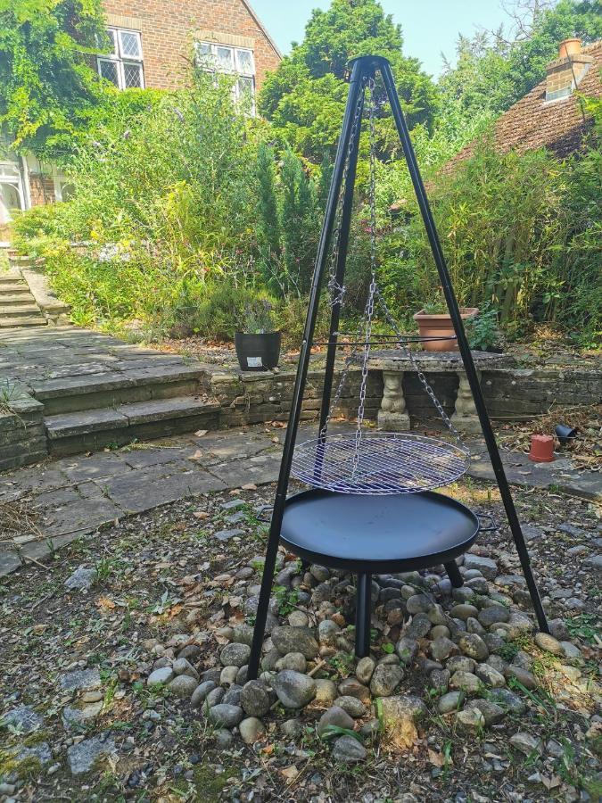 شقة Peaceful Retreat Hideaway Surrey إيشر المظهر الخارجي الصورة