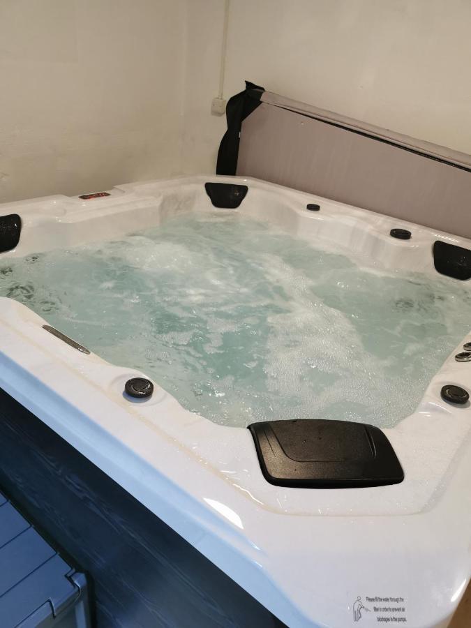 شقة Peaceful Retreat Hideaway Surrey إيشر المظهر الخارجي الصورة